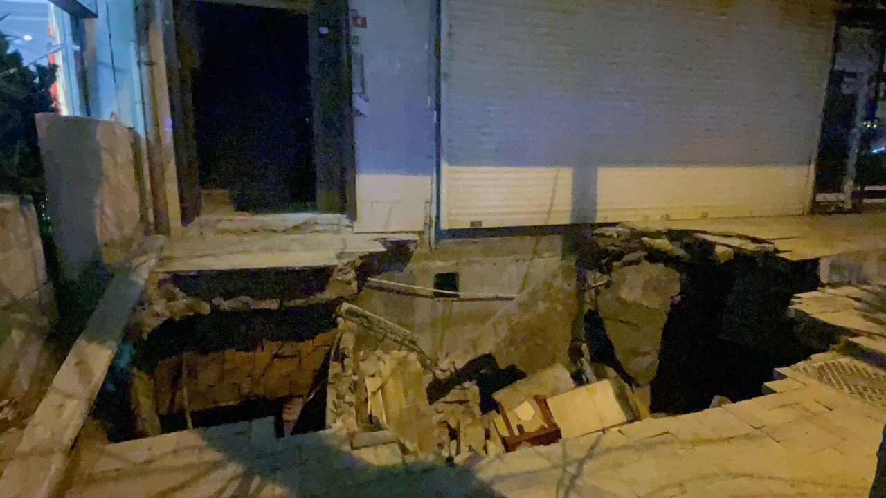 İstanbul'da 7 katlı apartmanın altı bir anda çöktü. Büyük panik yaşandı