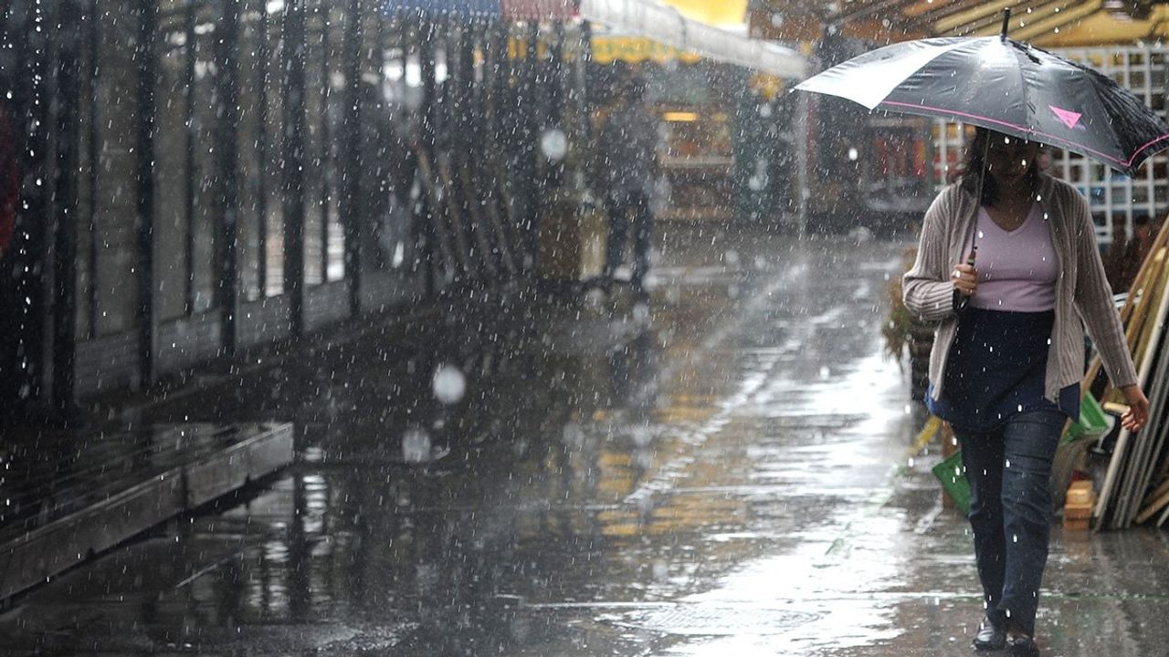Meteorolojiden 4 şehir için flaş uyarı. Kuvvetli yağmur ve kar yağacak