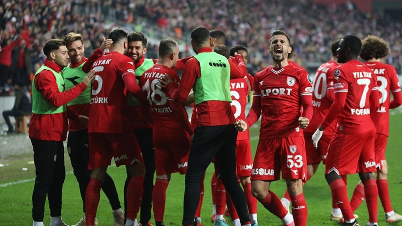 Samsunspor 11 yıl sonra Süper Lig'e döndü