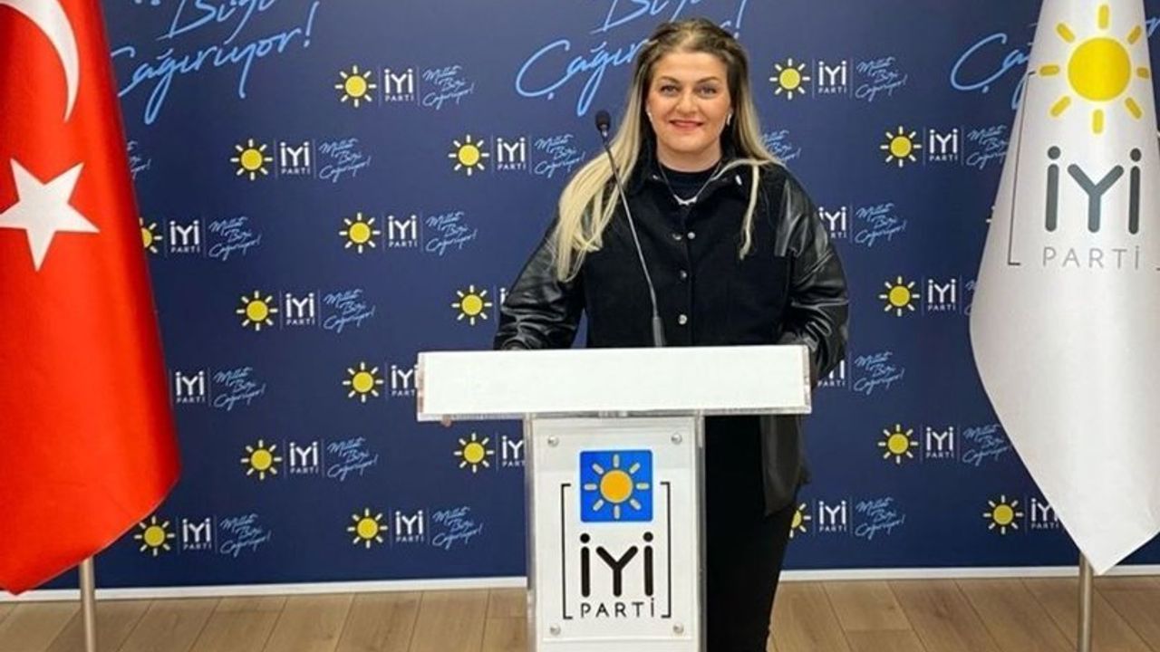 İYİ Parti'den istifa eden Esra Akpınar MHP'ye katıldı
