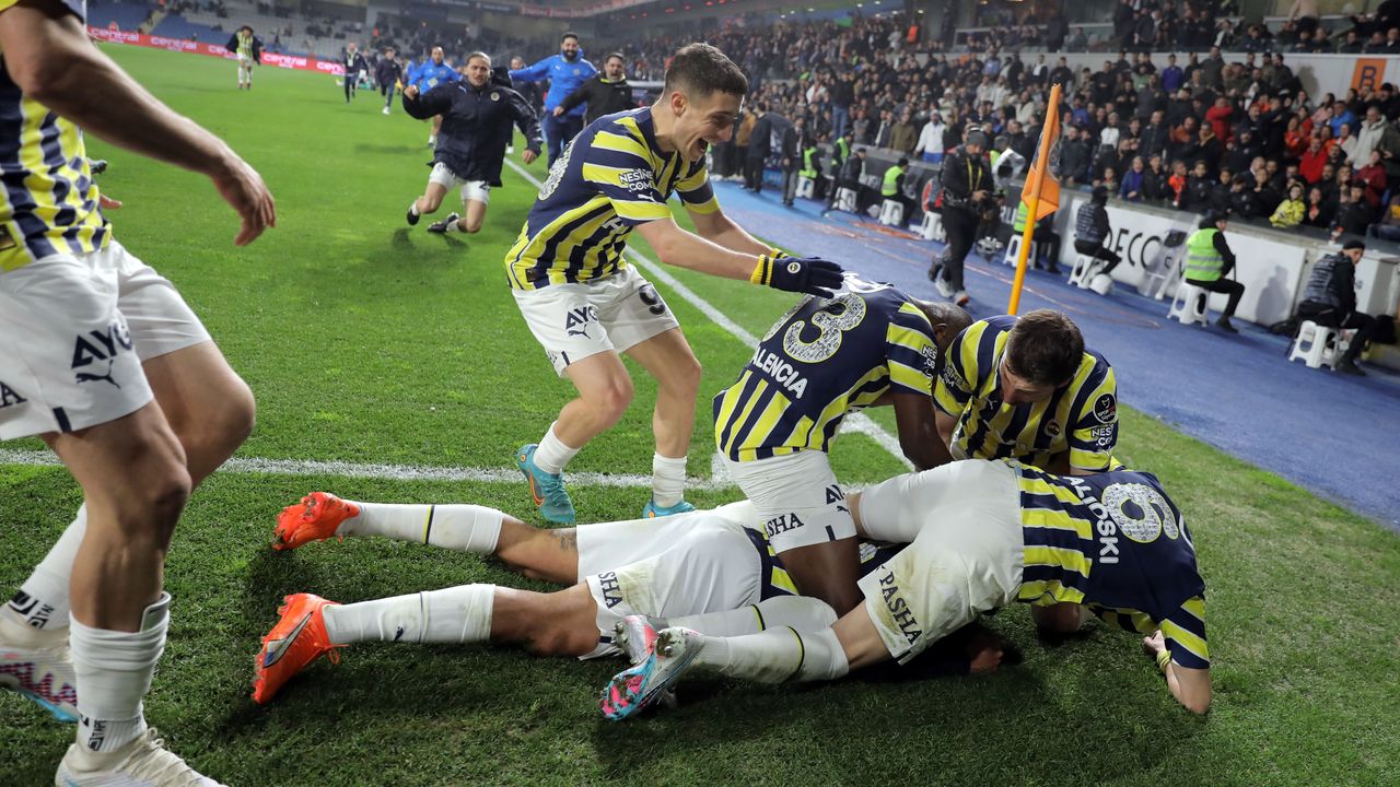 Joao Pedro mucizesi. Fenerbahçe Başakşehir'i devirdi