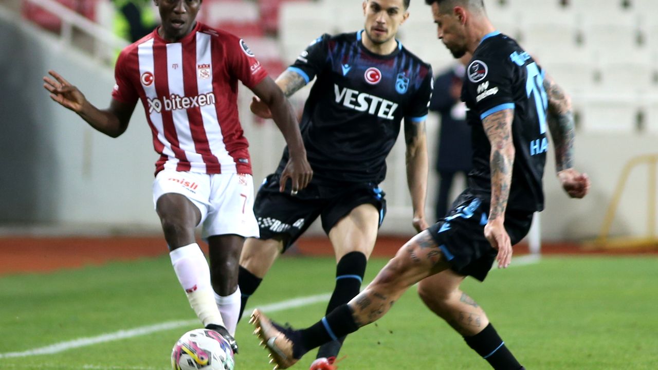 Sivasspor Trabzonspor'u farklı yendi: 5 gol, 1 kırmızı kart