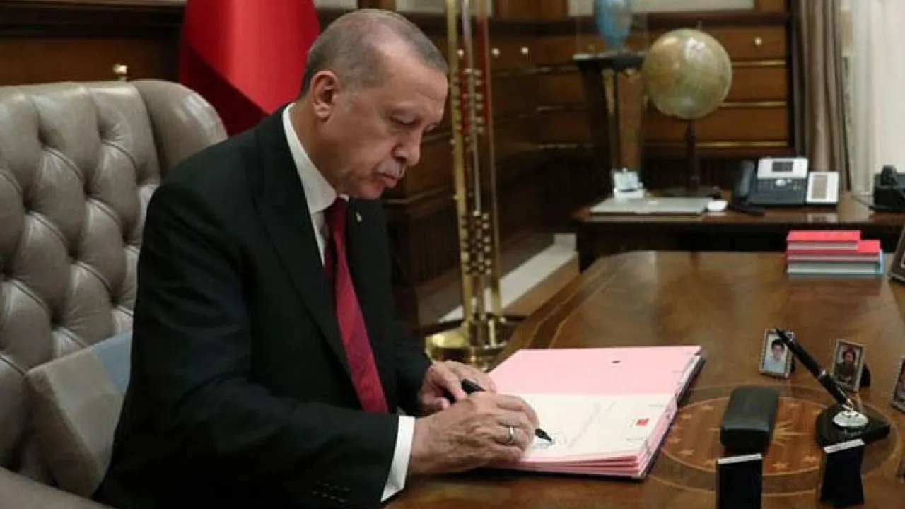Cumhurbaşkanı Erdoğan 3 müdürü görevden aldı!