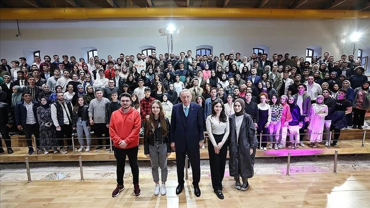 Cumhurbaşkanı Erdoğan gençlerle buluştu: Bakın ne istedi?