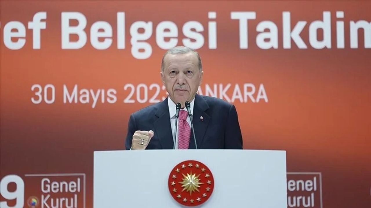 Cumhurbaşkanı Erdoğan: Ne oldu, bankalar kapandı mı? Hepsi artık kasaları falan boşalttı mı?