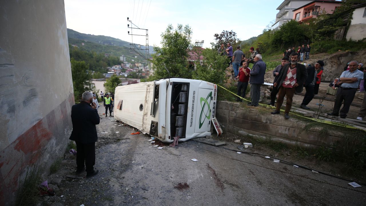 Trabzon'da feci kaza: Yusuf Değirmenci, Ayşe Zengin ile Fadime ve Azra Akgün öldü