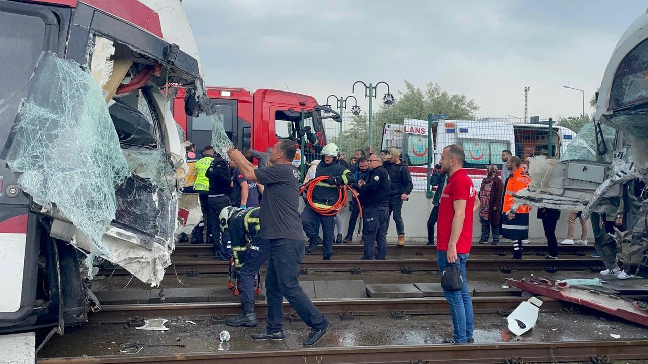 Tramvay tramvaya çarptı. 26 kişi yaralı