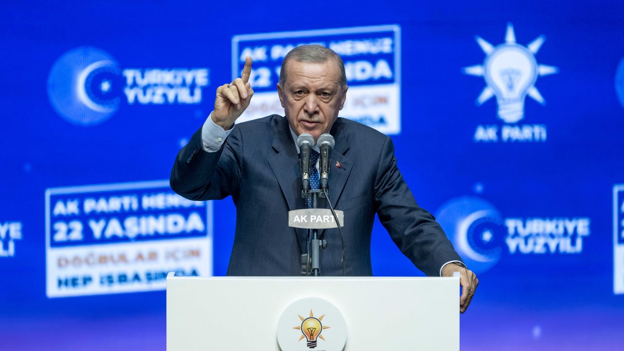 Erdoğan: Millet geleceğine el koyacaktır