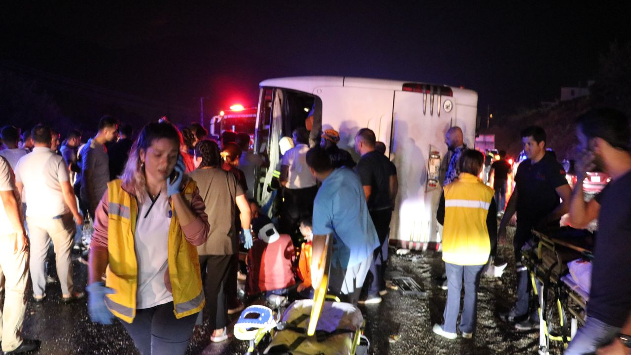 Pamukkale'de korkunç kaza: 3 kişi öldü, çok sayıda yaralı var