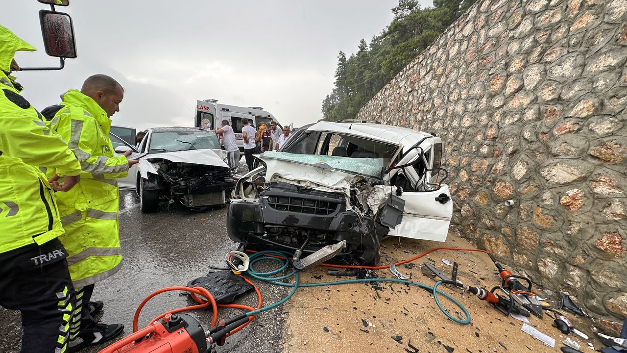 Antalya'da kaza: Ömer Ünalan öldü. 6 kişi yaralandı