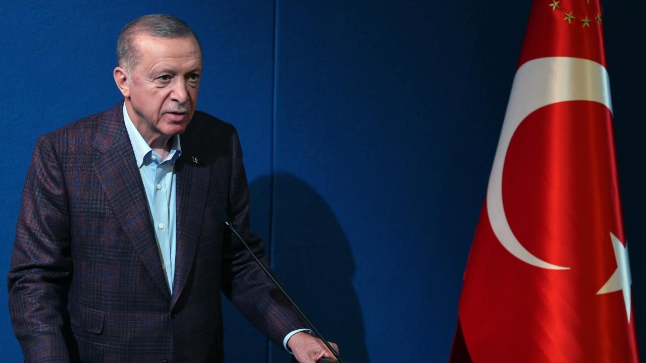 Cumhurbaşkanı Erdoğan 820 kişiye kimlik verdi