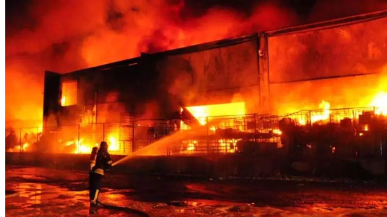 Yangına Manisa Valiliği'nden 'tehlikeli gaz' açıklaması