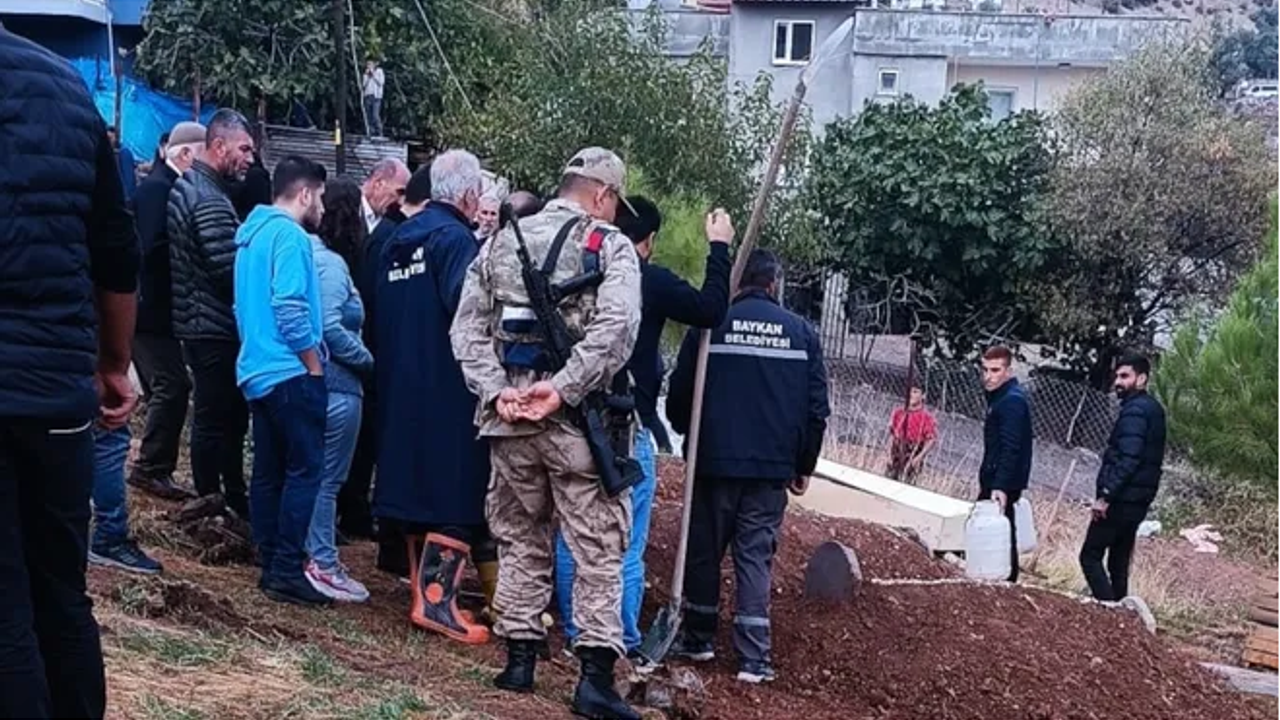 Siirt'te mezar açıldı! Kazada ölen çocukların cenazeleri karıştı