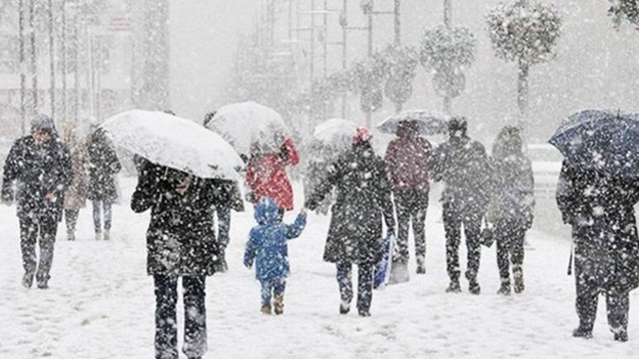 İstanbul'a kar geliyor. Günü belli oldu. Vali Davut Gül: Yüz akıyla atlatacağız