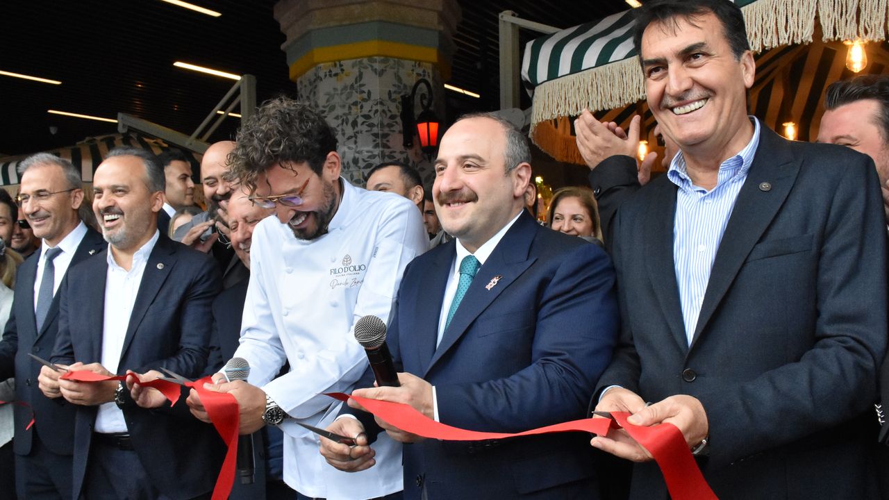 AK Parti'li Mustafa Varank, Bursa'da restoran açtı!