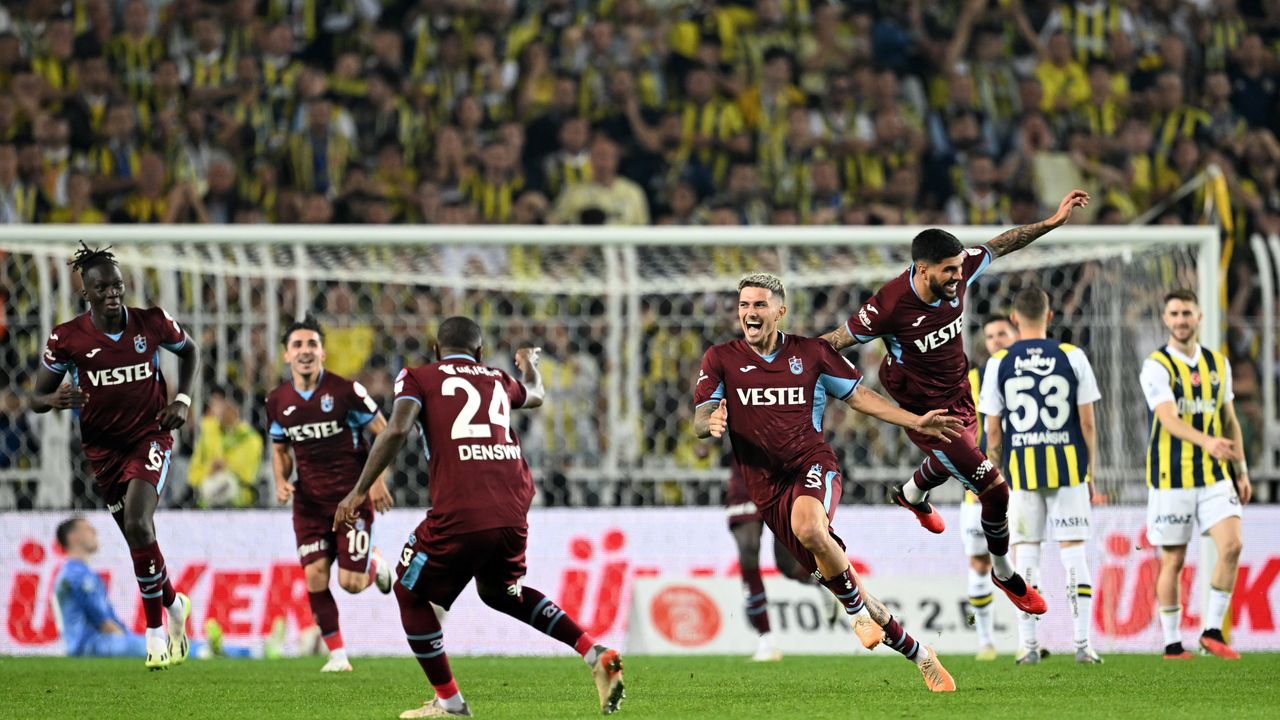 Kadıköy yıkıldı. Trabzonspor 26 yıl sonra kazandı. Fenerbahçe liderliği de bıraktı