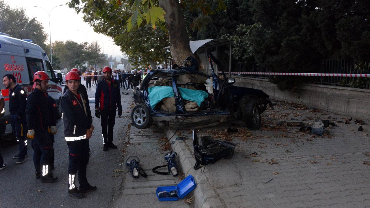 Kahramanmaraş'da ağaca çarpan aracın sürücüsü Mislina Sarı öldü