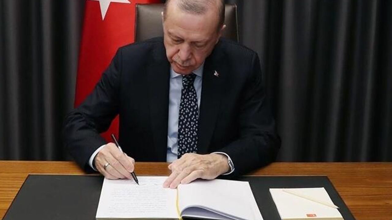 Cumhurbaşkanı Erdoğan'dan gece yarısından sonra kritik atama ve görevden almalar