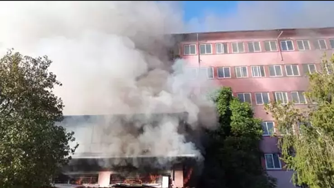 Adana eski Devlet Hastanesi'nde yangın!