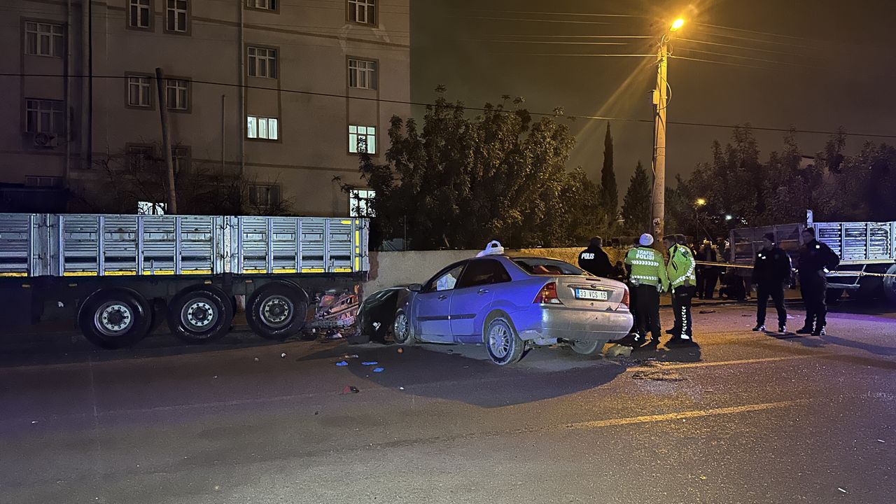 Adana'da korkunç kaza: Selçuk Şimşekli ve Yemliha Nergis Yolcu öldü