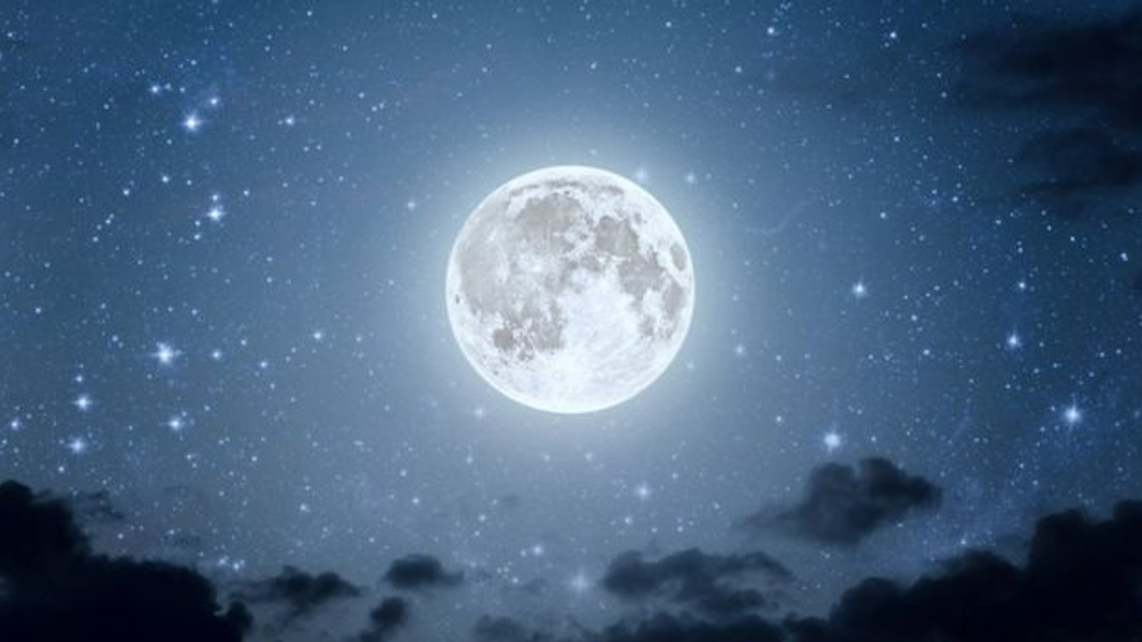 Bilim insanları : Ay'ın sömürülmesi büyük zarara neden olabilir!
