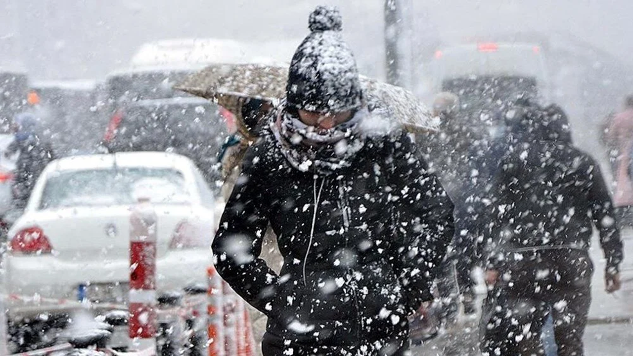 AKOM tarih verdi: İstanbul'a ne zaman kar yağacak?