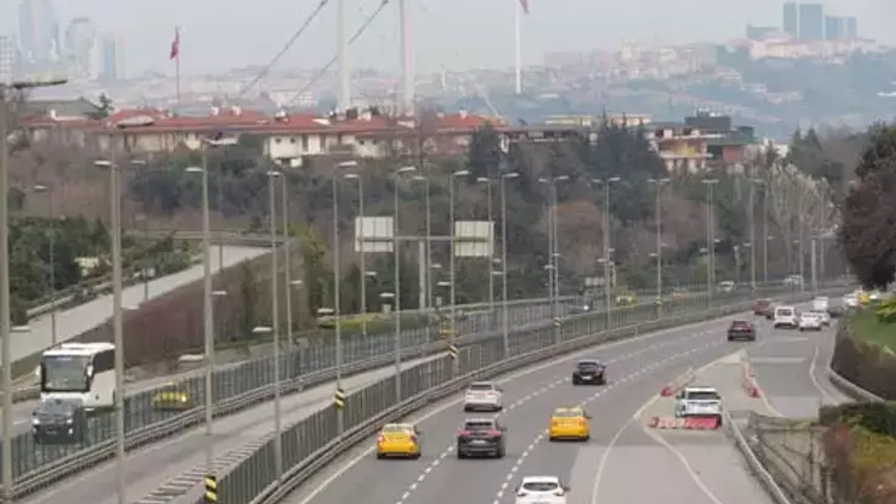 İstanbul'da yılın ilk gününde yollar bomboş kaldı!