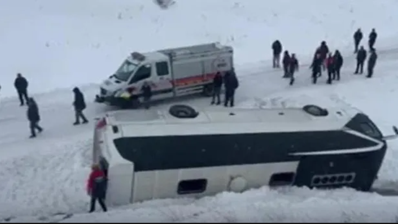 Sivas'ta otobüs kazası: Çok sayıda yaralı var!