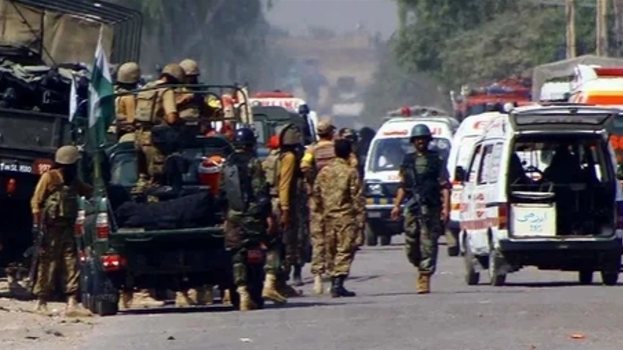 Pakistan’da karakola saldırı: 10 ölü 6 yaralı!
