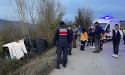 Bartın'da yolcu otobüsünün devrilmesi sonucu 39 kişi yaralandı