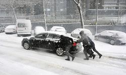 İstanbul'a kuvvetli kar yağışı geliyor. Vali saatini açıkladı: Sakın sokağa çıkmayın