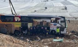Diyarbakır'dan Bodrum'a giden yolcu otobüsü devrildi: 8 kişi öldü, 35 kişi yaralandı