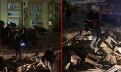 Depremin vurduğu Diyarbakır'da 7 katlı bir binanın yıkılma anı kameralara yansıdı