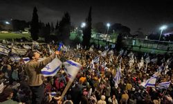 İsrail'de yüzbinler sokakta. Netenyahu'nun koltuğu sallanıyor: Arap Baharı benzetmesi