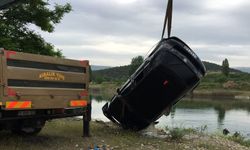 Bilecik'te gölete düşen otomobildeki Yunus Kırkcı ile Ertan Uzun kurtuldu. 2 kadın ve 1 çocuk öldü