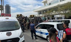 İzmir'de dönercide güpe gündüz silahlı çatışma: 1 kişi öldü, 5 yaralı var