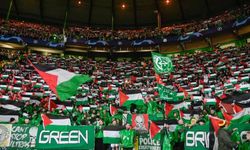 Celtic taraftarı Şampiyonlar Ligi maçında Flistin bayraklarını açtı