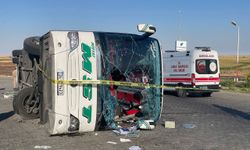 Şanlıurfa'da otobüsle otomobil çarpıştı: 2 kişi öldü, 25 kişi yaralandı