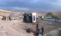 Sivas'ta yolcu otobüsü devrildi, 4 kişi öldü, 25 kişi yaralandı