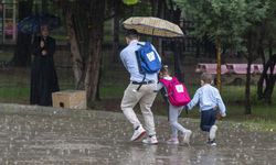 Kuvvetli yağış uyarısı yapıldı. Okullar tatil edildi