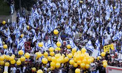 İsrail Netanyahu'ya karşı ayaklandı. Binlerce kişi sokağa indi, başbakanlığa yürüdü
