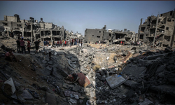 İsrail kana doymuyor! 2 mülteci kampını peşpeşe bombaladı