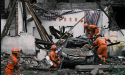 Çin'i vuran deprem felaketi 131 ölü: Bilanço artıyor!
