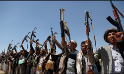 ABD ve İngiltere'nin Yemen'e  düzenlediği saldırıda 5 Husi üyesi öldü!
