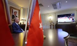 Cumhurbaşkanı Erdoğan, Adana mitinginden sonra valiliğe gidip televizyonun başına geçti. Maçı heyecan içinde izledi