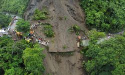 Toprak kaymasında 12 kişi öldü