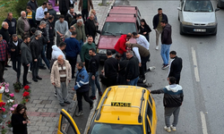 İzmir'de trafikte silahlı kavga: 2 kişi yaralandı!