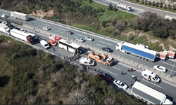 TEM'de zincirleme kaza: 1'i ağır 9 yaralı! Ankara yönü trafiğe kapandı