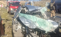 Mardin'de feci kaza: TIR ile otomobil çarpıştı 1 ölü, 1 yaralı
