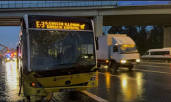 İstanbul'da kaza:  Özel halk otobüsü ile kamyon çarpıştı!